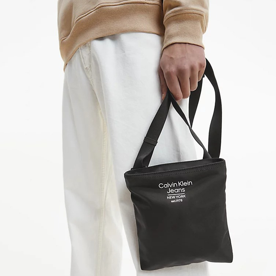Túi Đeo Chéo Nam Calvin Klein CK Recycled Flat Crossbody Bag K50K510102_BDS Màu Đen