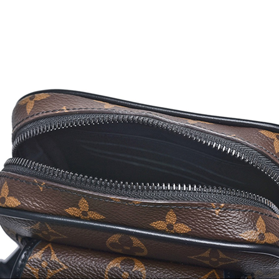 Túi Đeo Chéo Nam Louis Vuitton LV M69404 Christopher Classic Monogram Canvas Zipper Crossbody Bag Màu Đen Nâu