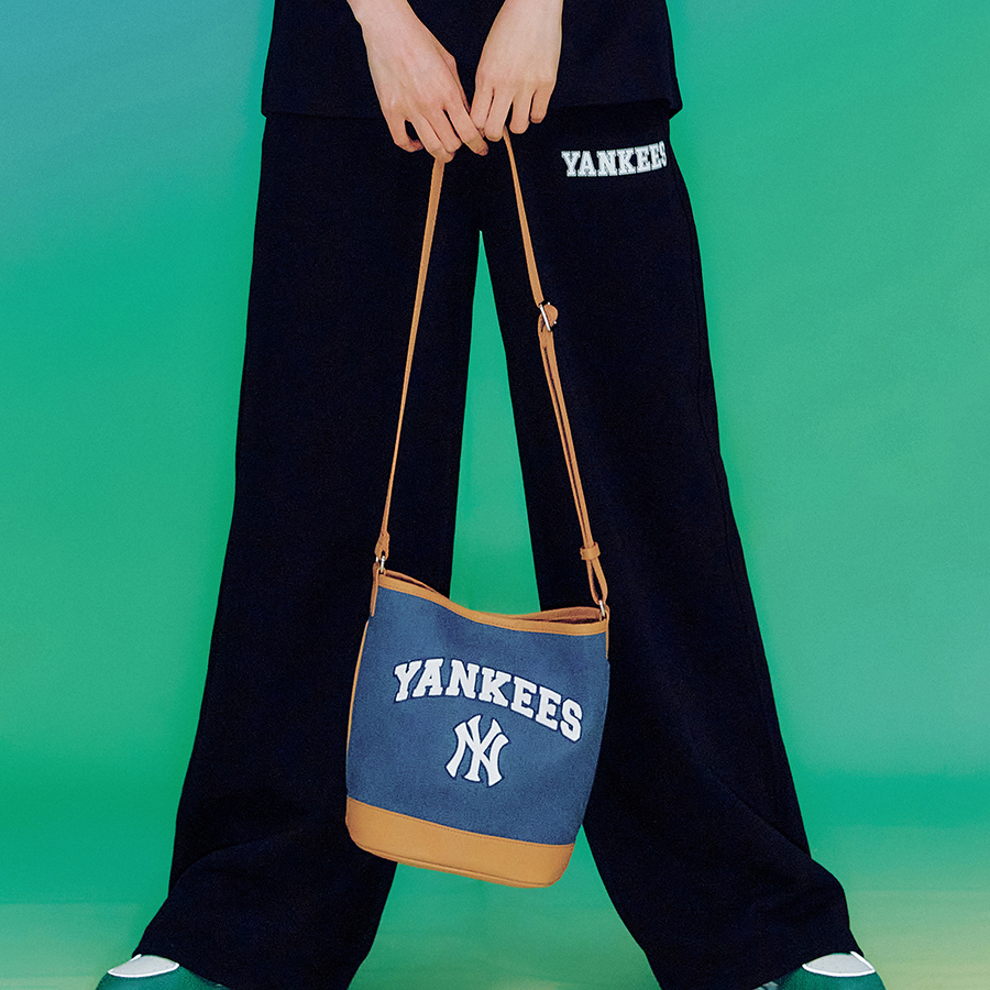 Túi Xách MLB Varsity New York Yankees 3ABMS093N-50INS Màu Xanh Nâu