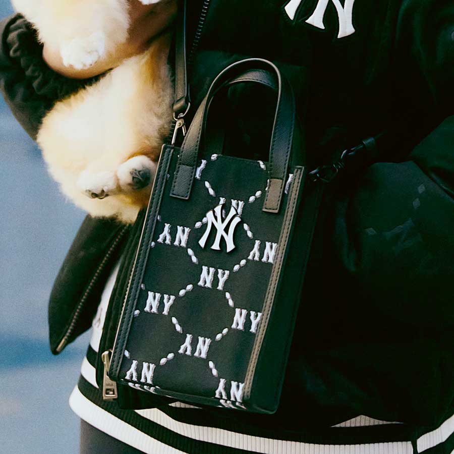 Túi Đeo Chéo MLB Monogram Jacquard New York Yankees 3ACRH102N-50BKS Màu Đen