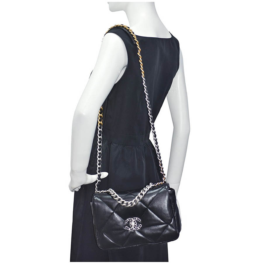 Túi Đeo Chéo Chanel 19 Series Classic Double C Logo Lambskin Silver Turn Buckle Màu Đen