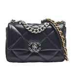 Túi Đeo Chéo Chanel 19 Series Classic Double C Logo Lambskin Silver Turn Buckle Màu Đen